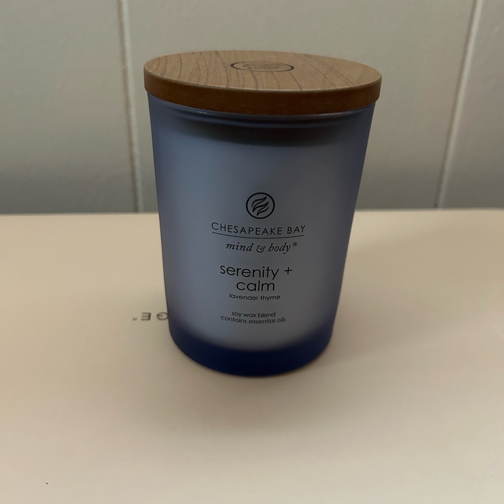 Chesapeake Bay Tranquil Blue Candle with Wooden Lid